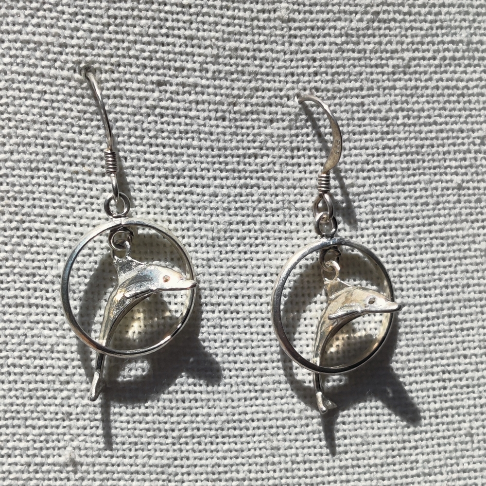 🐬 Vintage sterling 3D dolphin ju.ping through hoop earrings - Picture 3 of 6